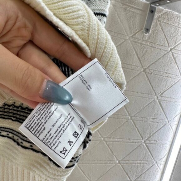 CHANEL Women's Black and Cream Cardigan - Picture 8 of 8